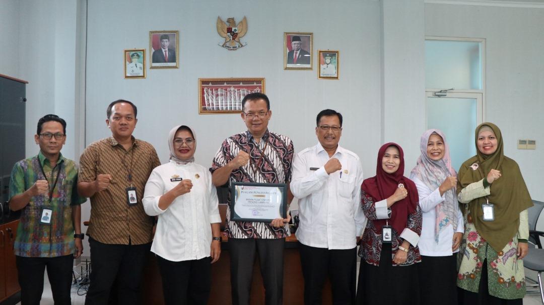 BPS Kembali Raih Penghargaan Layanan Informasi Publik Responsif dari Dinas KPTPH Provinsi Lampung